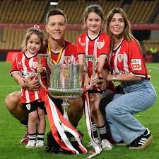 突发消息：佩德里看起来并未受伤。他刚刚从记者面前走过，甚至没有一瘸一拐的迹象。